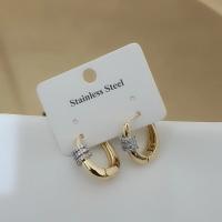 Çelik oval model silver taşlı küpe 
