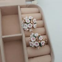 Seramik pembe beyazlı cicek küpe