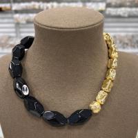 Siyah kemik model gold detaylı kolye