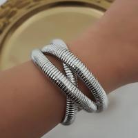 Vip silver rengi 3 lü birbirine gecmeli marka model bileklik 
