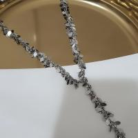 Yaprak pullu silver renk kolye 60 cm