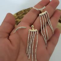 Zirkon taşlı iki modelli gold renk küpe 