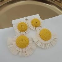 Zr marka hasir sari ve krem küpe 